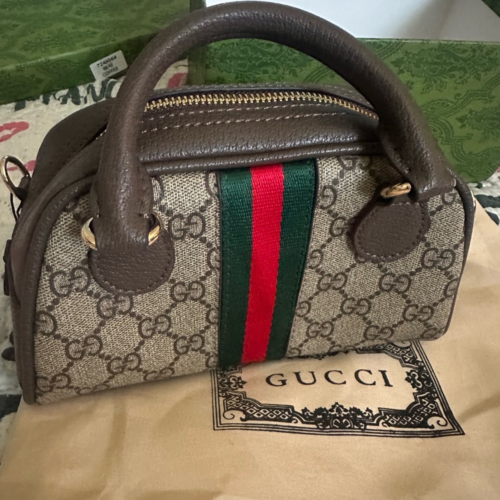 Beautiful bag crossbody NOT AUTHENTIC - Picture 3 of 12